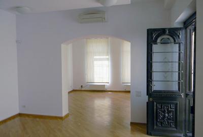Casă cu 5 camere cu Teren 250 Mp în Universitate - 3