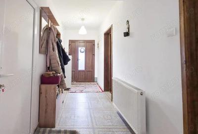 Casă cu 11 camere cu Canalizare în Dragomirești-Deal - 4