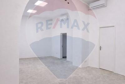 Spațiu comercial, de 37.200000762940 mp, în Eroii Revoluției - 3