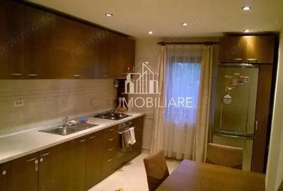 Apartament 3 camere, decomandat, zona Bucovina, etaj 3.