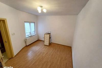 Casă cu 4 camere cu Canalizare în Tei - 6