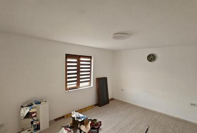 Casă cu 3 camere cu Teren 1720 Mp în Băicoi - 3