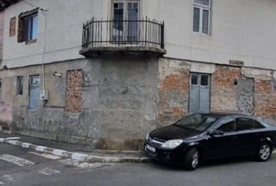 Casă individuală cu 5 camere cu Canalizare în Central - 1