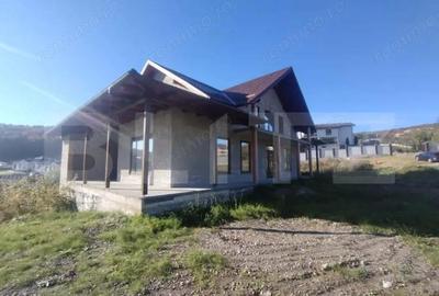 Casa 5 camere,2 nivele,150 mp,1500 mp de teren,zona Dealu Jelnei - 1
