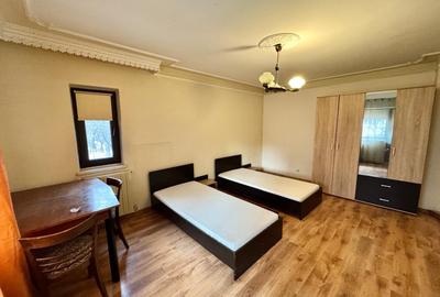 Centru, str. Arcu - Apartament 2 camere, spatios, decomandat, etaj 1 + boxa - 4