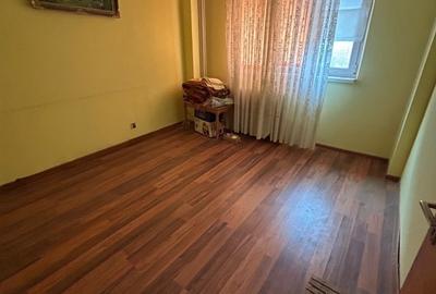 B-dul Ghencea str. Costantin Titel Petrescu nr 3, aproape de parc,metrou - 8