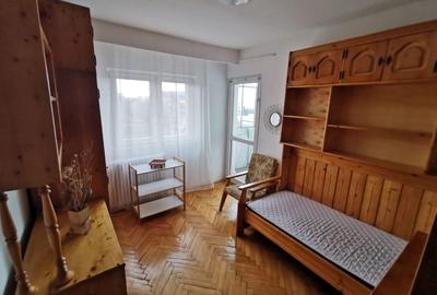 Apartament cu 3 camere decomandat în Zorilor
