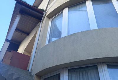Casă cu 4 camere în Mehala
