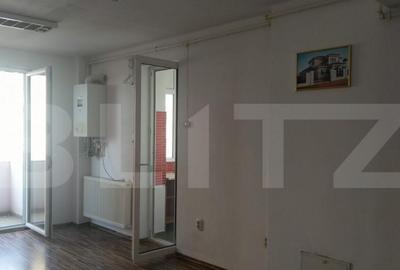 Apartament de vanzare, cu o camera, 44 mp, zona centrala - 2