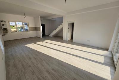 Casă individuală cu 4 camere cu Canalizare în Tunari - 3