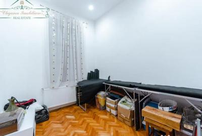 Apartament cu 3 camere semidecomandat, mobilat în Central