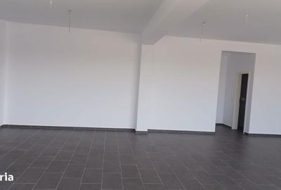 Spațiu comercial, de 77 mp, în Tractorul