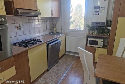 Apartament cu 3 camere semidecomandat în Astra - 2