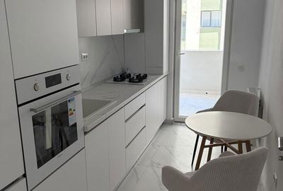 Garsonieră decomandată în Roșu