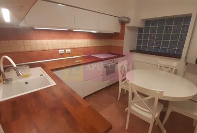Apartament cu 3 camere semidecomandat, mobilat în P-ța Romană - 12