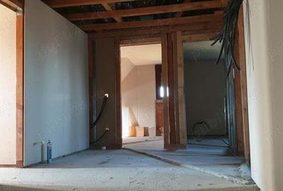 Casă cu 6 camere cu Teren 650 Mp în Lipănești - 1