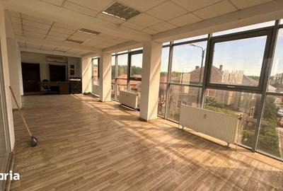Spațiu comercial, de 550 mp, în Central - 3