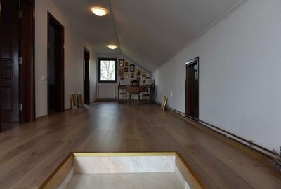 Casă cu 4 camere decomandat în Golești - 8