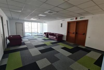 Spatiu de birouri proaspat renovat - 6