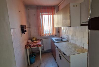 Vest, se vinde apartament semidecomandat trei camere ,pret 52000 euro negociabil - 2