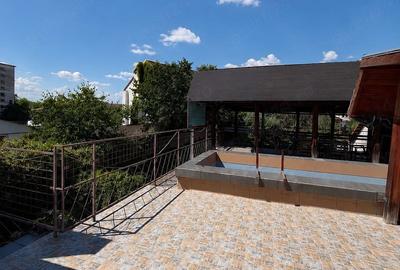 Casă cu 5 camere cu Teren 450 Mp în Central