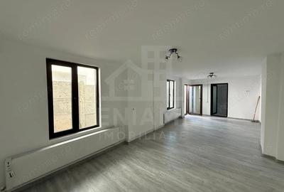 Casă cu Teren 320 Mp în Central - 2