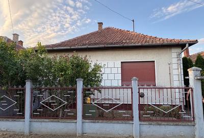 Casă cu 3 camere în Borș