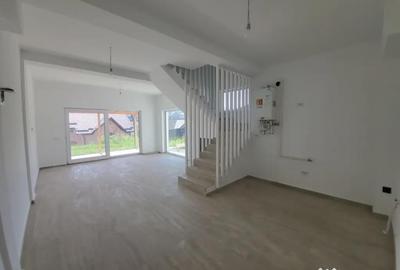 Casă cu 4 camere cu Teren 300 Mp în Hlincea