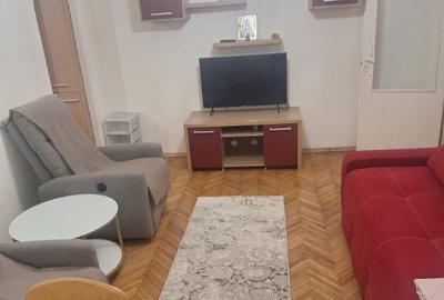 Inchiriez apartament pe strada Toamnei nr 1 - 5