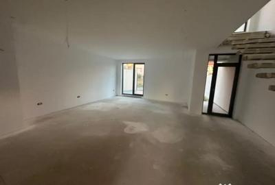 Casă cu 4 camere cu Teren 208 Mp în Central - 1