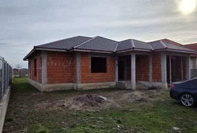 Casă cu 4 camere cu Teren 400 Mp în Central - 13