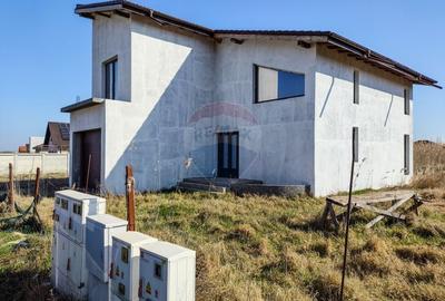 Casa / Vila cu 4 camere de vanzare /zona Baltag - 2