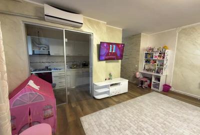 Apartament cu 3 camere semidecomandat în 9 Mai - 8