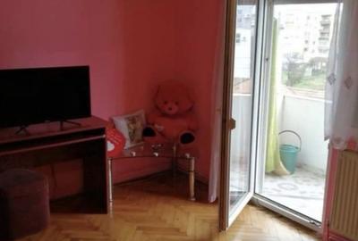 Apartament cu 2 camere semidecomandat, mobilat în Central