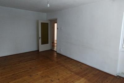 Apartament 3 camere; etaj 1; micro 11; Certif. Energ. clasa A - 12