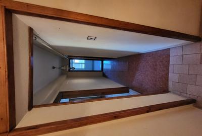 De vanzare apartament cu 3 camere etaj 3 in Parscov ,zona centrala! - 2