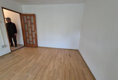 Pe frumoasa strada Harnicieila etajul 1, in bloc izolat termic - 3