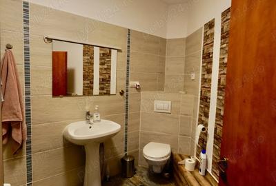 5 camere - Centru Vechi - Poarta Schei 24 (2 dormitoare, 2 livinguri) 3 bai terasa renovat - 4