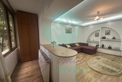 Apartament cu 4 camere decomandat, mobilat în Victoriei