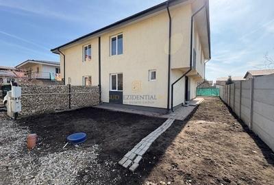 Duplex cu 4 camere cu Canalizare în Central