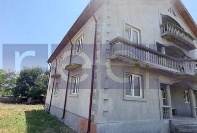 Casă cu 7 camere cu Canalizare în Crângu - 5