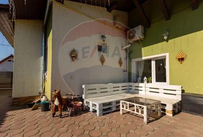 Casa SPATIOASA de vanzare in zona semicentrala - 1