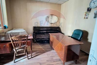 Casă cu 3 camere de vânzare în zona Piața Centrală - 7