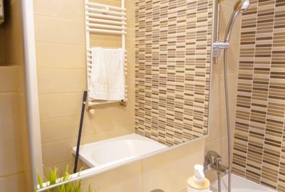 Apartament cu 2 camere semidecomandat, mobilat în 1 Decembrie 1918 - 12