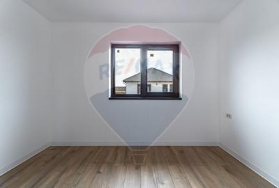 Casă cu 4 camere cu Teren 252 Mp în Tărlungeni - 55