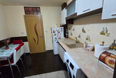 Vând apartament 3 camere Alfa etaj 1 - 7