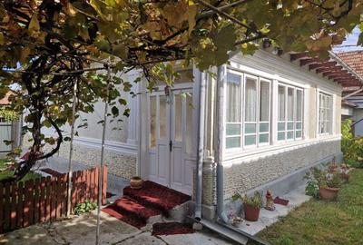 Vand casa de caramida in Comanesti - 1