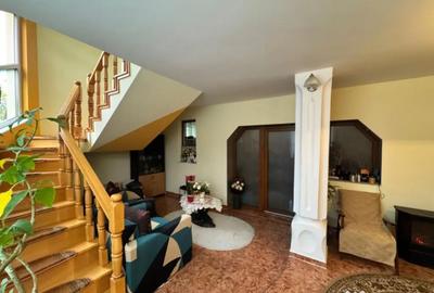 Casă cu 5 camere cu Teren 1310 Mp în Central - 3