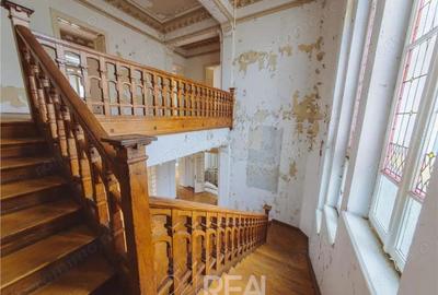 Casă cu 16 camere în Romană - 2