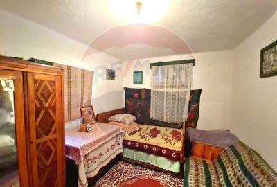 Casă cu 4 camere cu Teren 900 Mp în Scăești - 1